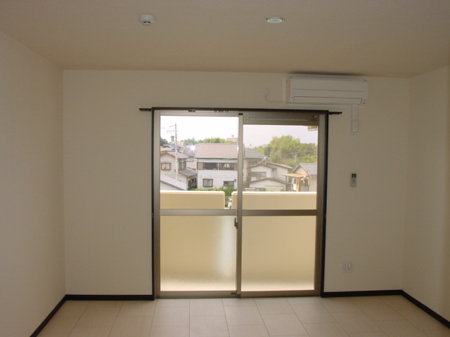 居室・リビング　洋室9.1畳フローリングエアコン完備