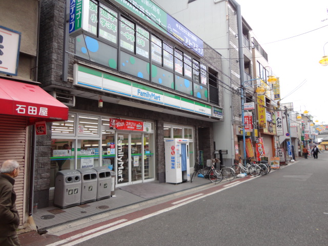 コンビニ　ファミリーマート　近鉄長瀬駅前店（コンビニ）まで450m