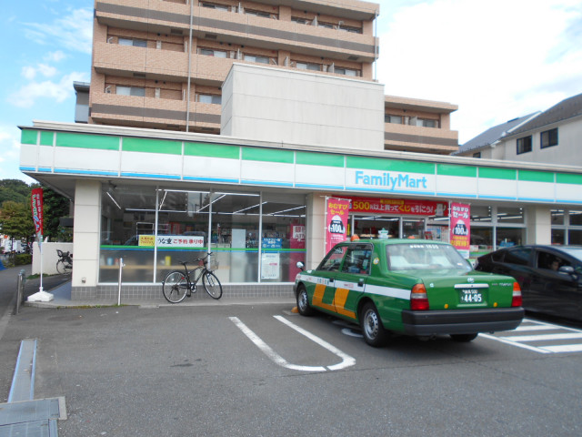 コンビニ　ファミリーマート　成田西二丁目店（コンビニ）まで800m