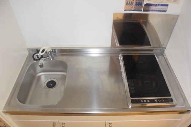 キッチン　ラジエントヒーターで安心です!!