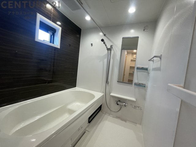 バス・シャワールーム　浴室乾燥機、追い炊き機能付きで便利です☆