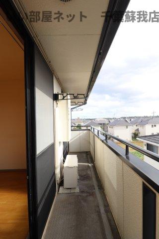 バルコニー　暖かな日差しのふりそそぐバルコニー