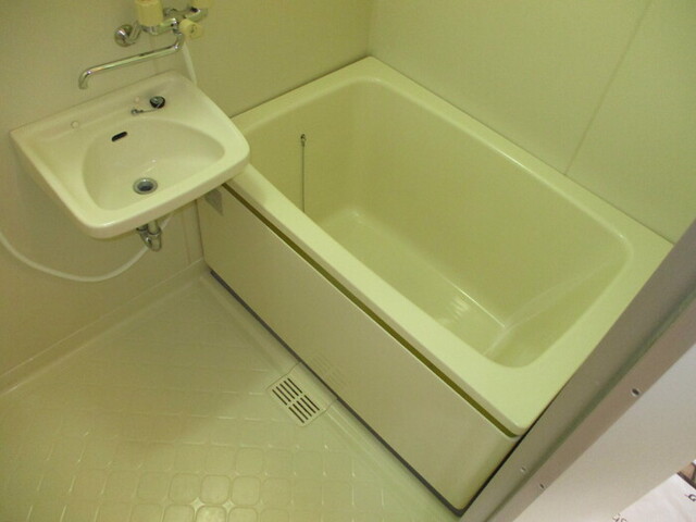 バス・シャワールーム　２０２（浴室）