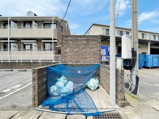 ロビー　ゴミ置き場