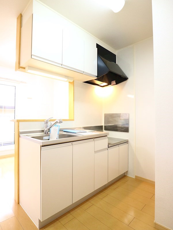 キッチン　ダイニングの状況を見ながら料理出来ます。