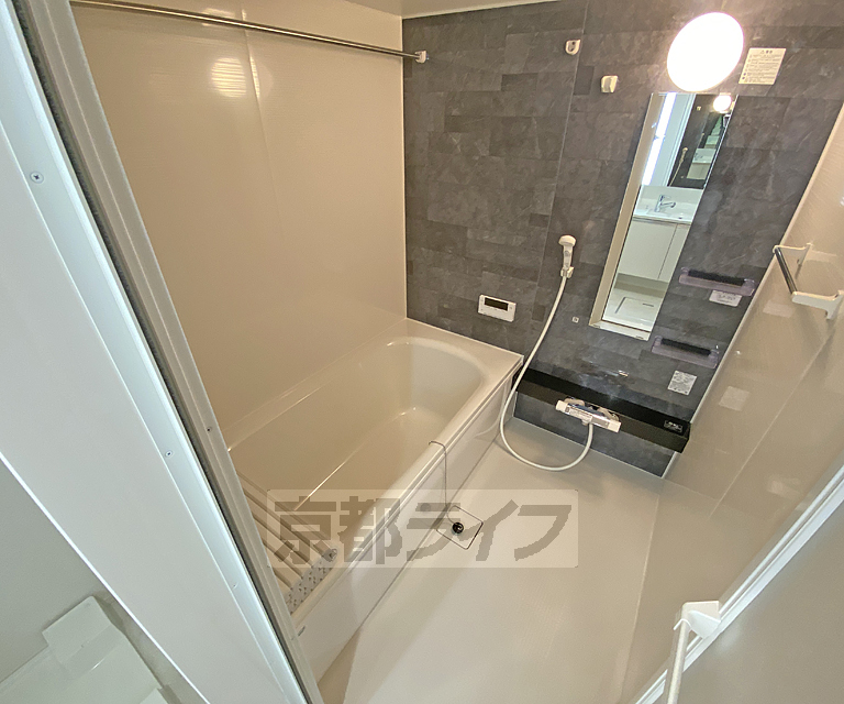 バス・シャワールーム　浴室乾燥機付きの物件です