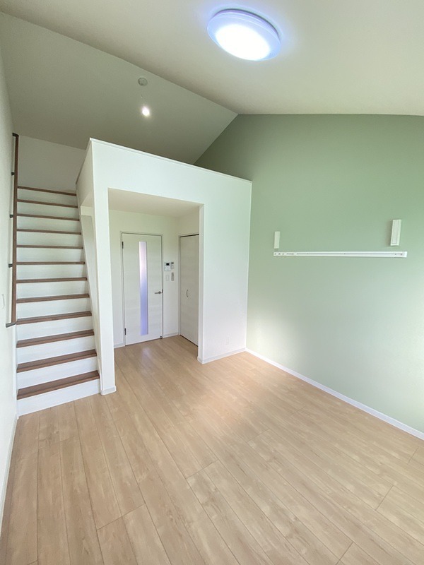 居室・リビング　フローリングのキレイなお部屋です。