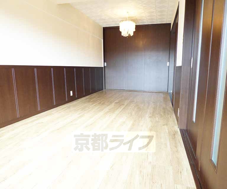 居室・リビング　広々とした室内です。