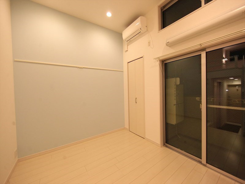 バルコニー　洋室5.5帖　ロフト4.8帖（収納にも寝室にも使えます）