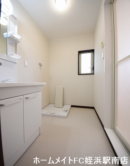 洗面設備　★明るい洗面脱衣所★