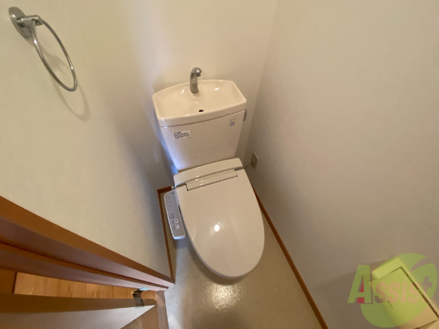 トイレ　こちらはトイレです。清潔感があり、安心して使用できます。