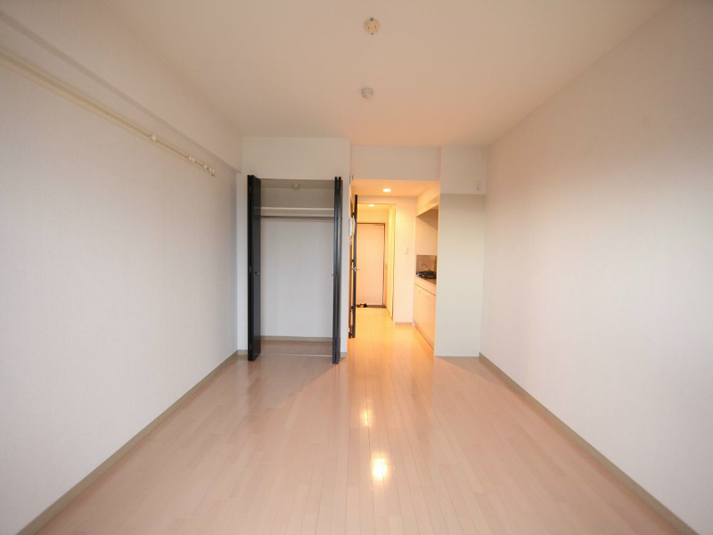 居室・リビング　洋室9.5帖　クローゼット付（収納充実してます）