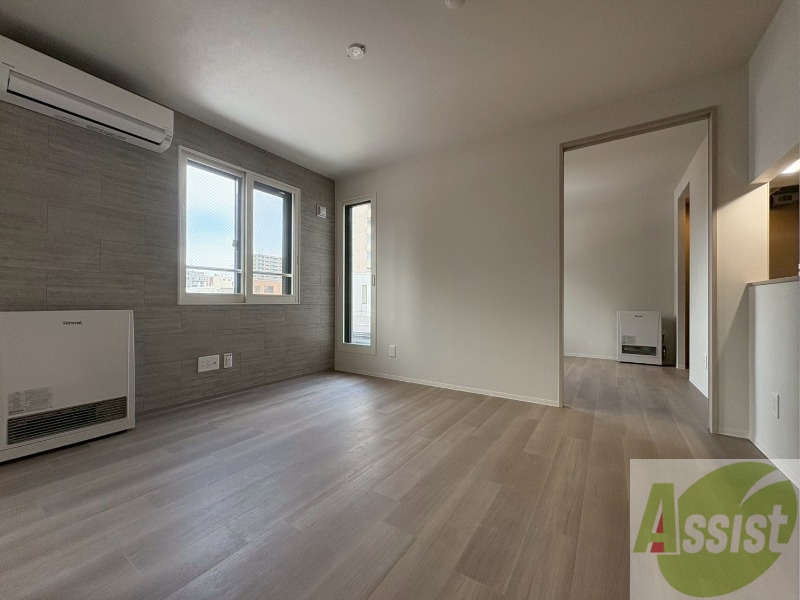 居室・リビング　広々としたリビングですね。使い勝手がよさそうですね！