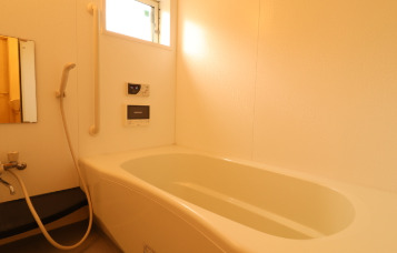 バス・シャワールーム　落ち着いた空間のお風呂です