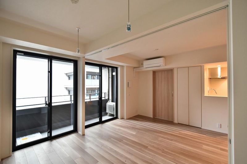 居室・リビング　写真は同タイプ住居です