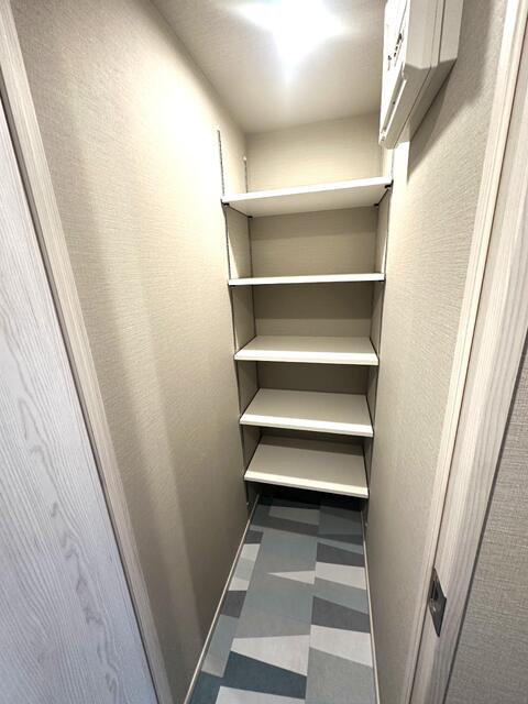 玄関　◆たっぷり収納できるシューズインクローク◆