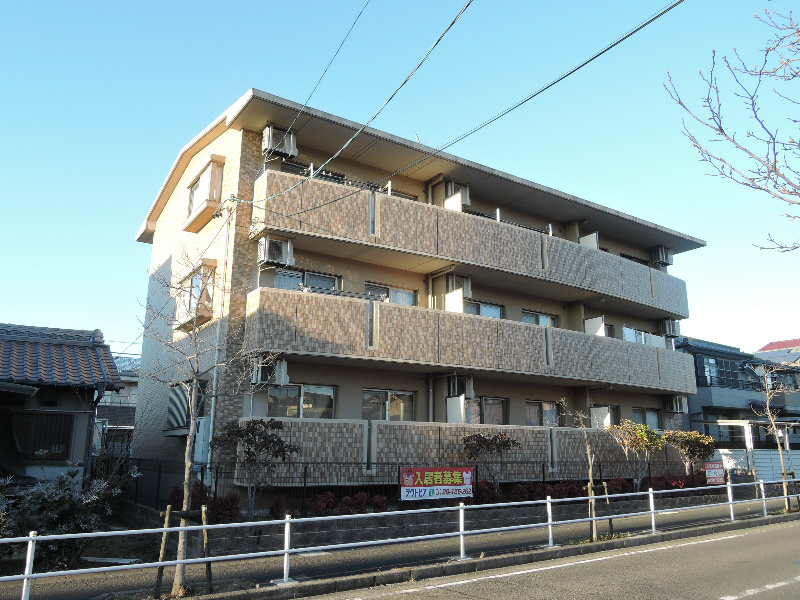 建物外観　前には建物が無いので１階でも日当たり良好◎