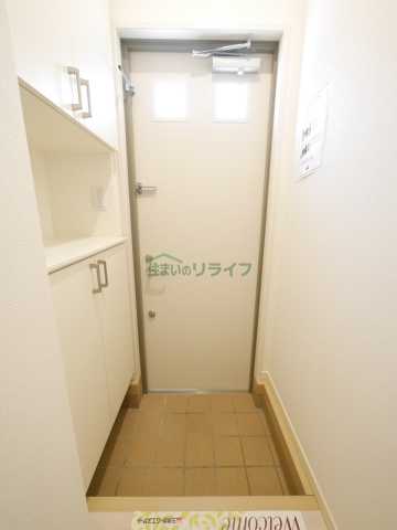 玄関　別部屋参考写真となります。