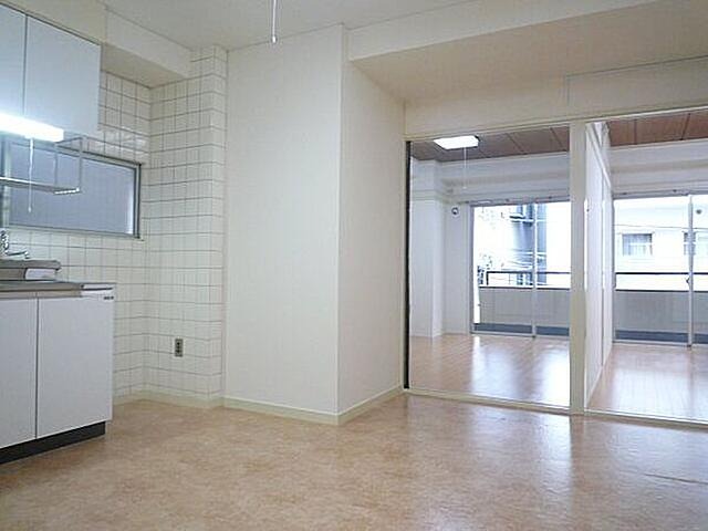 居室・リビング　（別タイプ参考写真）コスモプラザHINO　北区東十条４