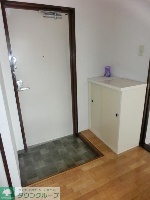 玄関　玄関下駄箱あり