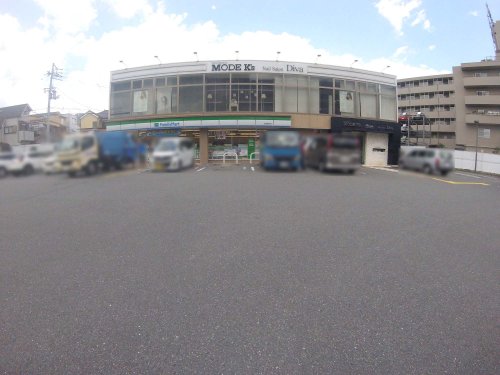 コンビニ　ファミリーマート　宝塚栄町店（コンビニ）まで218m