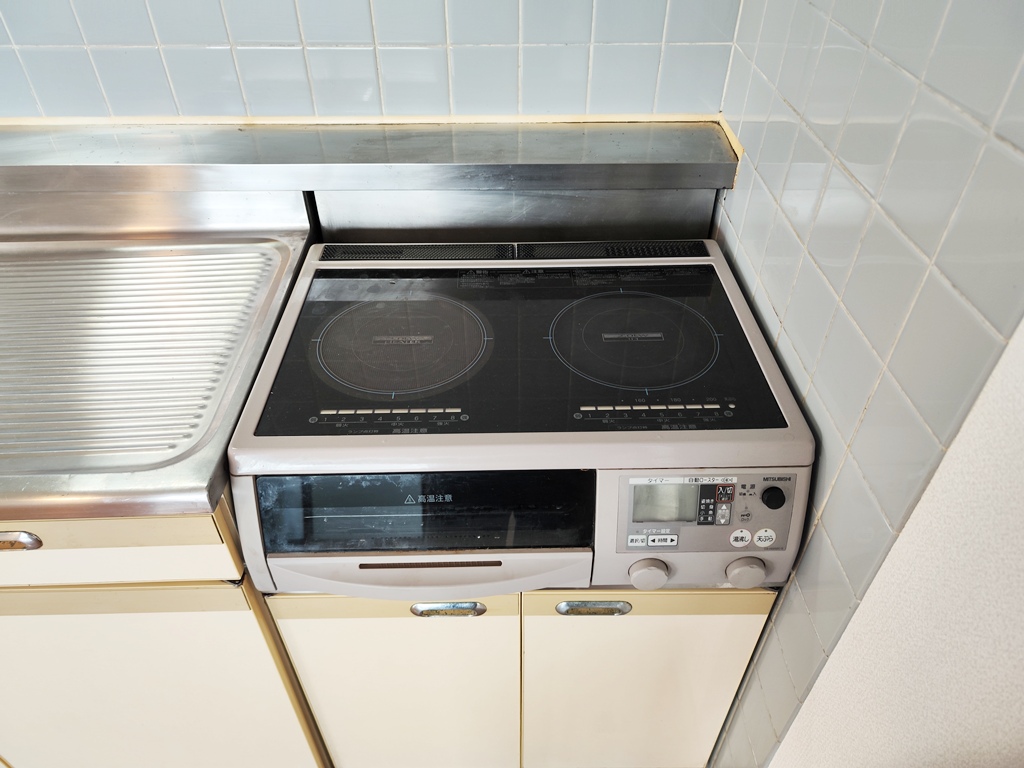 キッチン　綺麗を保てるIHクッキングヒーターです。