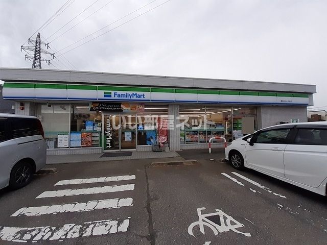 コンビニ　ファミリーマート 豊栄かぶとやま店（コンビニ）まで366m