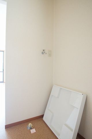 その他設備　防水パン付きの室内洗濯機置場