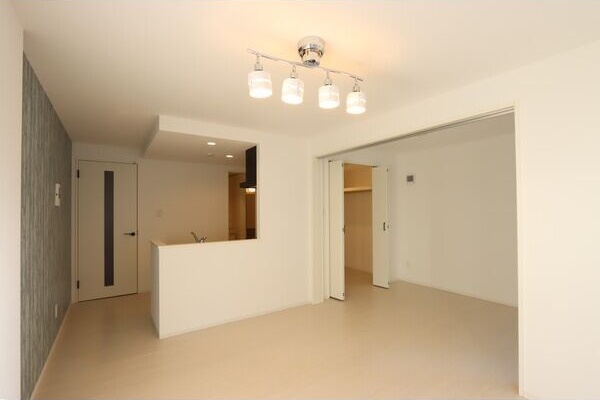 居室・リビング　明るいリビングで気持ちも明るくなりますね♪