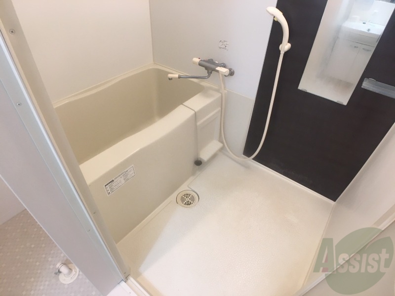 バス・シャワールーム　お風呂になります。一日の疲れを癒してくださいね。