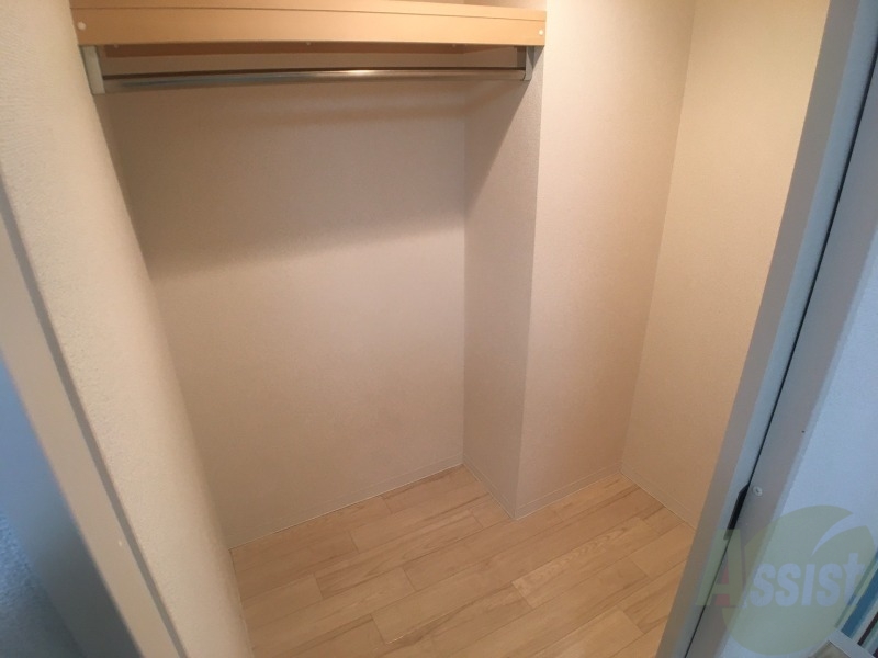 収納　クローゼットは奥行きもあり、荷物が多い方でも安心です。