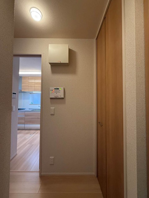 眺望　玄関から室内への景観です！左手に洗面所や浴室、正面にリビング