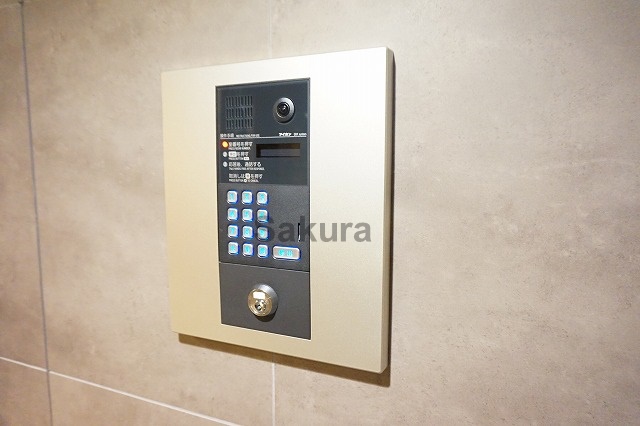 セキュリティ　不審者、勧誘員をシャットアウトできるオートロックです♪