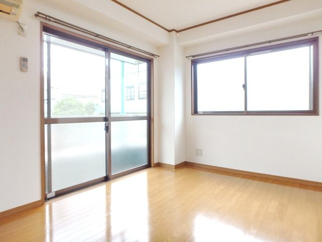 居室・リビング　★二面採光★