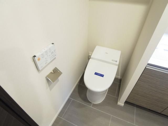 トイレ　★すっきりタンクレストイレ★
