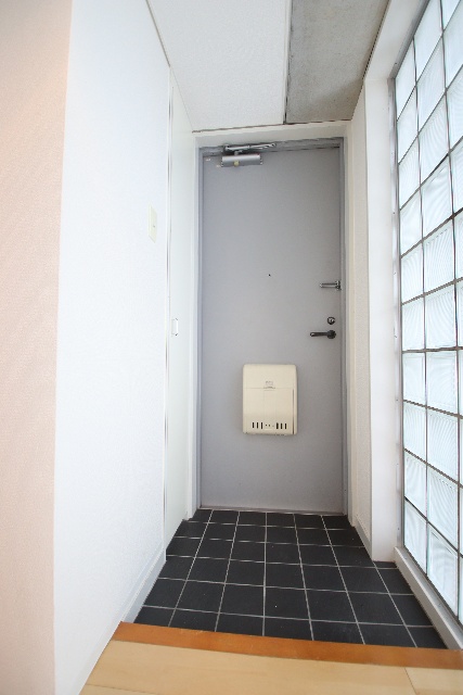 玄関　※別室の参考写真の為、現況優先です。