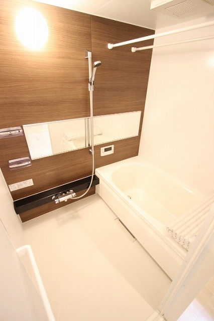 バス・シャワールーム　別号室の写真です（反転）