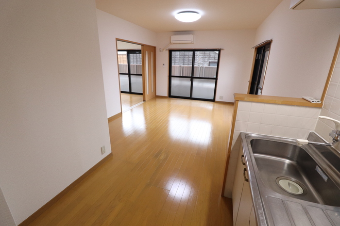 居室・リビング　【サン・ジュリアン 】