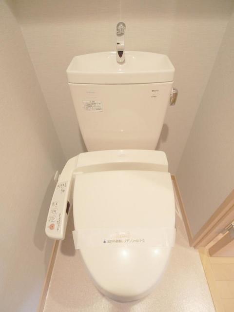 トイレ　※写真は同タイプ住戸です。