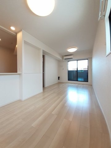 居室・リビング　こちらのリビングで趣味の時間をお楽しみください