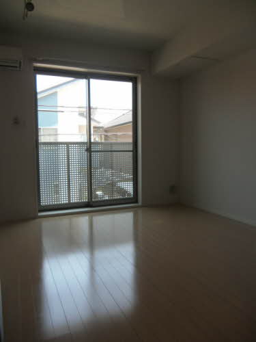 居室・リビング　落ち着いた色調の洋室です