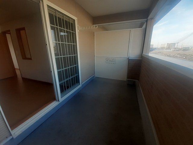 バルコニー　バルコニーからの眺めを楽しみながら食事をしませんか