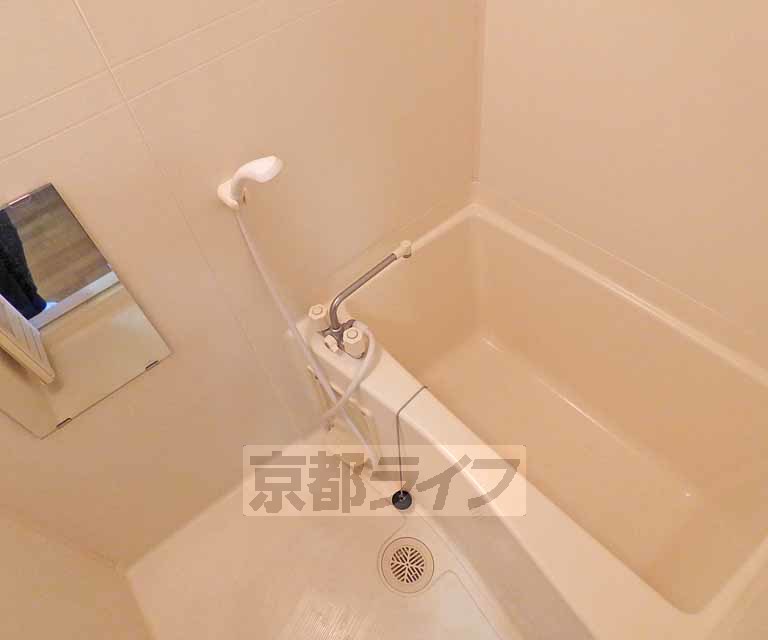 バス・シャワールーム　バスルームです。