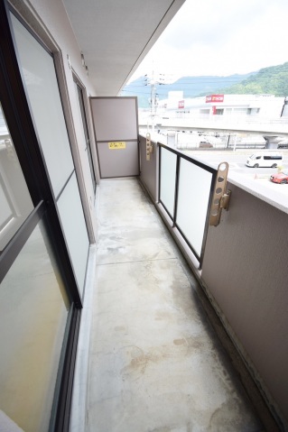 バルコニー　同物件別号室の写真です。
