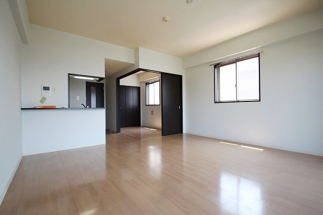 居室・リビング　同物件、別号室の写真