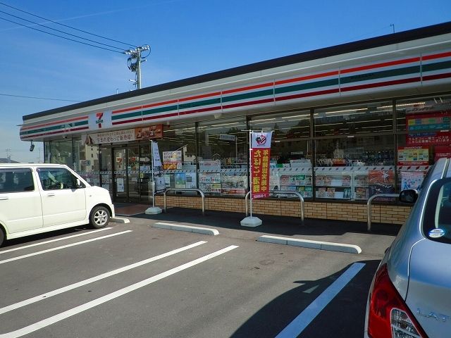 コンビニ　セブンイレブン周南富田店（コンビニ）まで550m