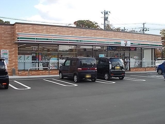 コンビニ　セブンイレブン（コンビニ）まで650m