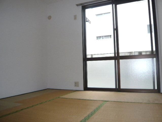 バルコニー　陽当たり良好なバルコニーです