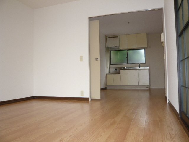 居室・リビング　こちらの居間で趣味の時間をお楽しみください