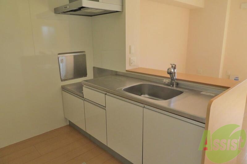 キッチン　大きなキッチンでお料理二人で作っても十分の広さですね。